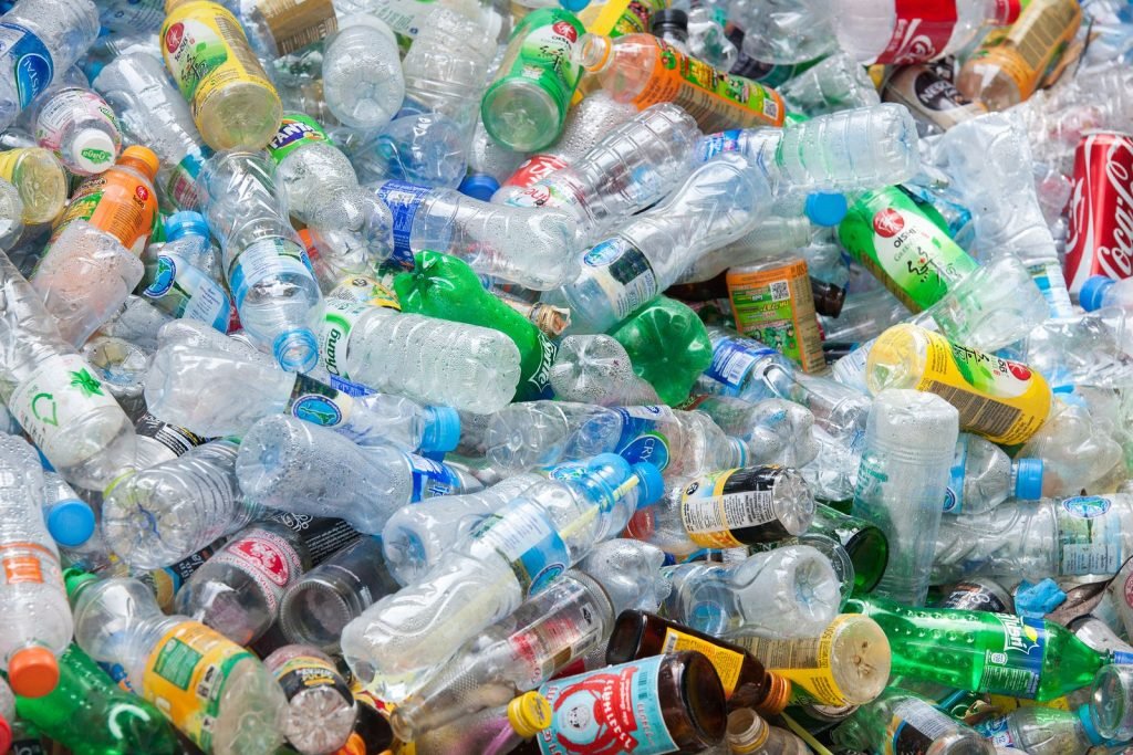 compra de botellas de plástico
